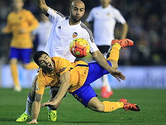 Luis Suárez claims his stamp o...